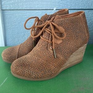 Toms Wedge Shoes Women’s size 5
